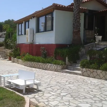 爱奥尼亚阳台公寓 *