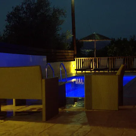 爱奥尼亚阳台公寓 *